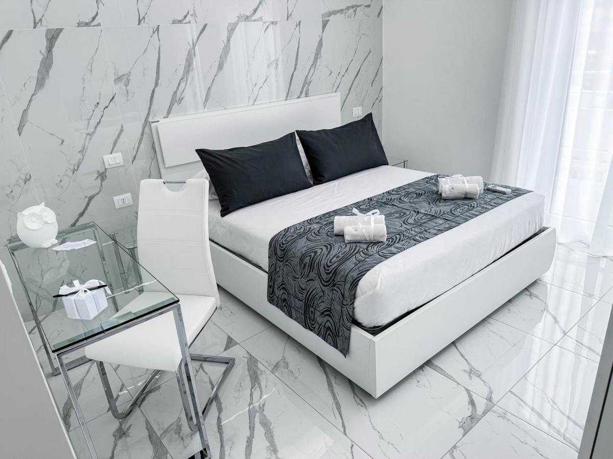 White Elegance Luxury B&B Caserta Exterior foto