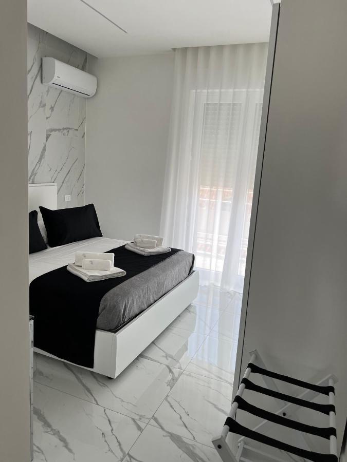 White Elegance Luxury B&B Caserta Exterior foto
