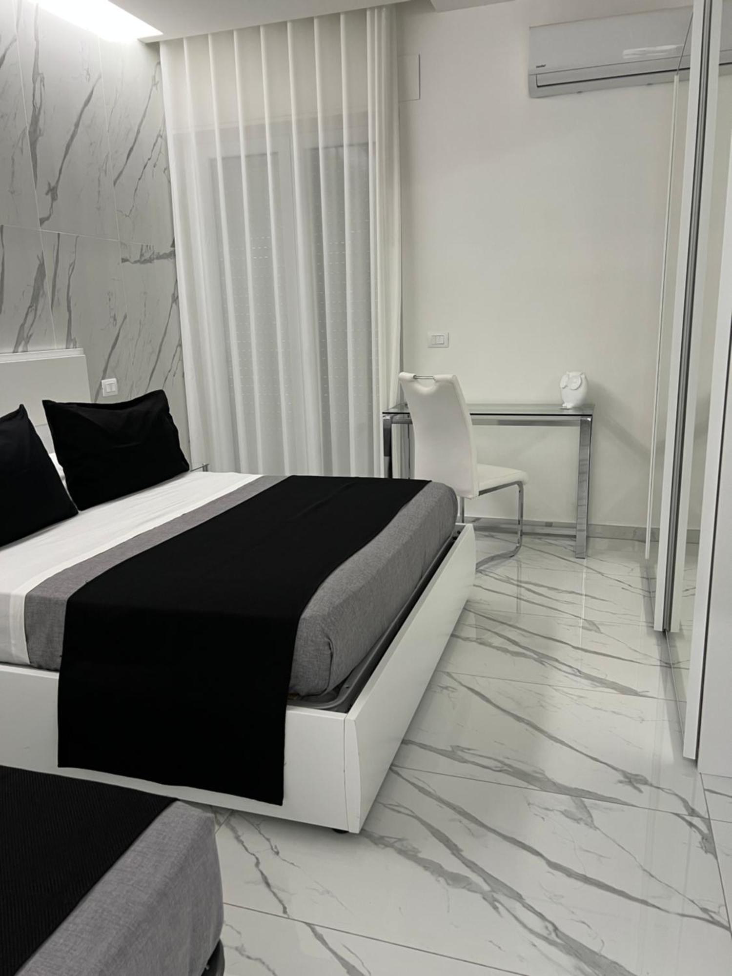White Elegance Luxury B&B Caserta Exterior foto